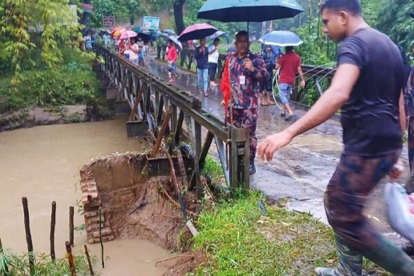 বন্যাকবলিত সাত জেলায় ত্রাণ কার্যক্রম জোরদার, অনিয়মে কঠোর অবস্থানের বার্তা সরকারের