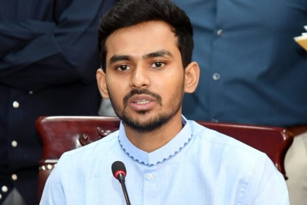 সাবেক উপদেষ্টা আসিফ মাহমুদের বিরুদ্ধে ১১ হাজার কোটি টাকা পাচার ও দুর্নীতির অভিযোগ: বিএফআইইউর কাছে বিস্তারিত নথিপত্র চেয়েছে দুদক