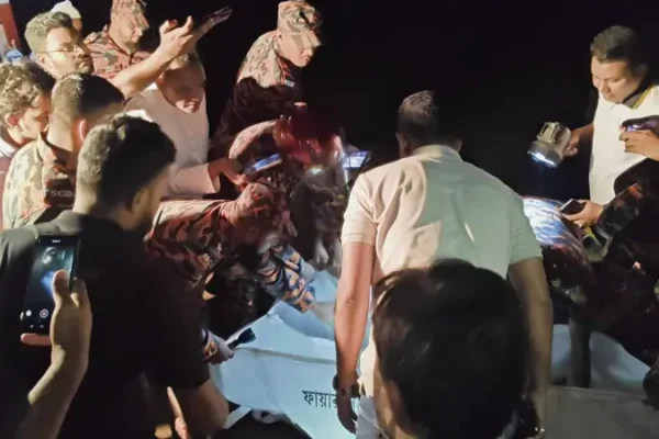 পিরোজপুরে ট্রলারডুবি: শিশুর মরদেহ উদ্ধার, নিখোঁজ মা